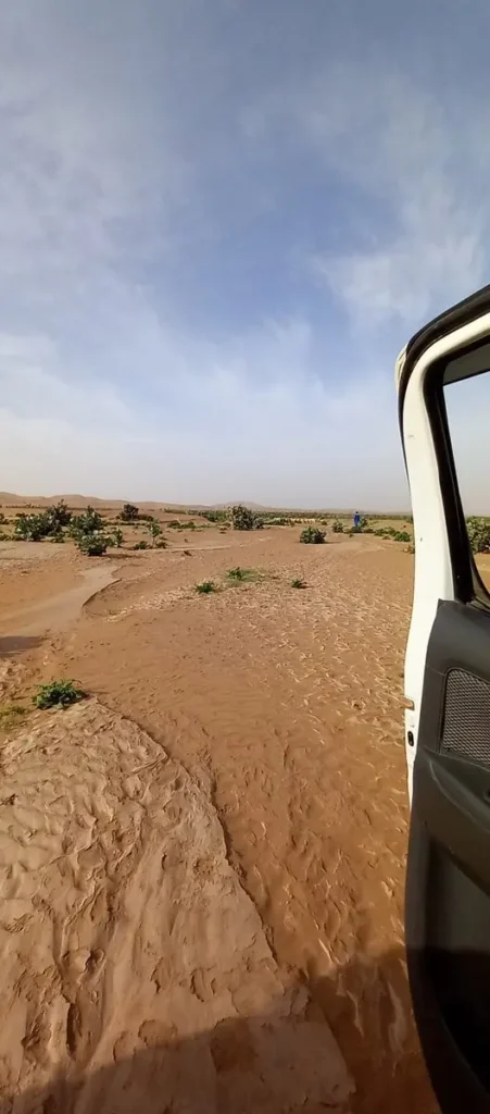 Pause photo dans le désert du Sahara marocain – le début d’une aventure de 5 jours en 4x4