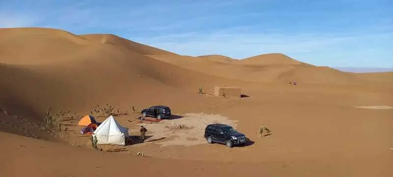 Campement dans les dunes d’Erg Chegaga lors d’un séjour 4x4 dans le désert du Maroc